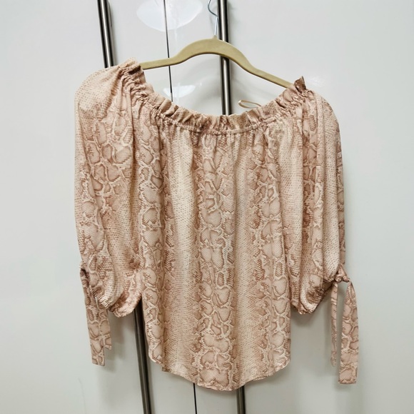 NWT BCBG MAXAZRIA Python Off-The-Shoulder Blouse Bare Pink 3/4 Sleeves Size XS - Picture 4 of 9